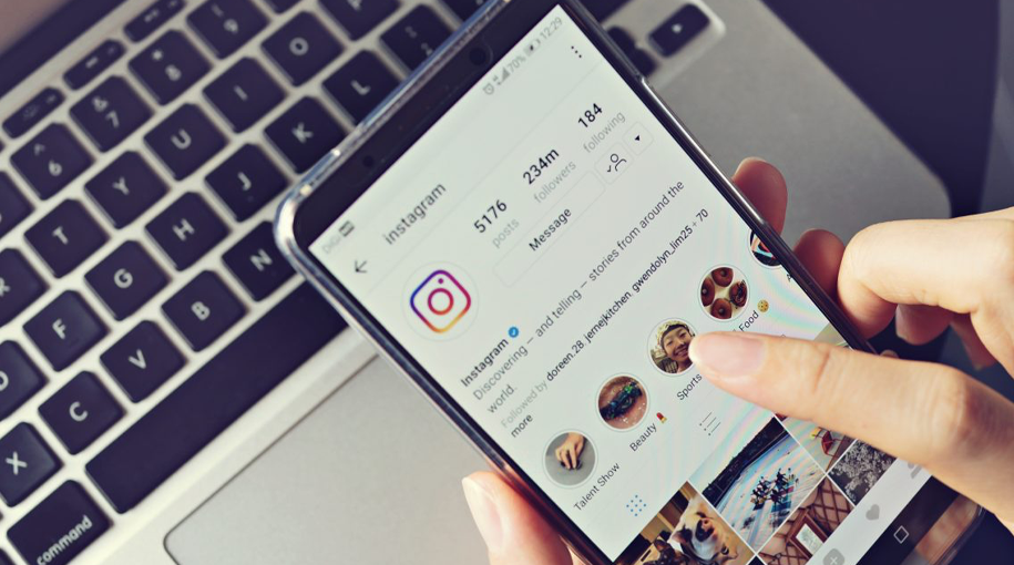 TikTok fa il suo debutto in modalità foto mentre la rivalità di Instagram si surriscalda